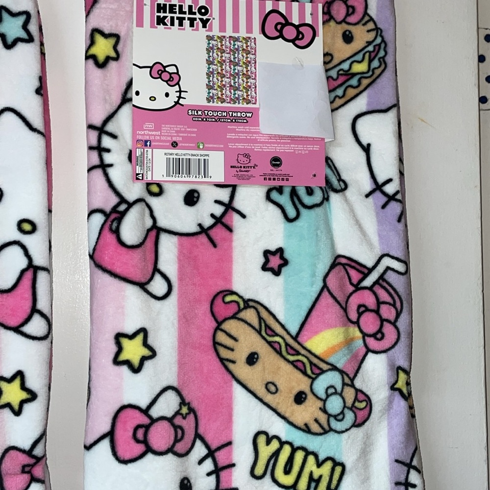 (1) Hello Kitty Plush Throw blanket